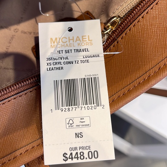 MICHAEL KORS
Jet Set Travel Extra-Small Saffiano Leather Top-Zip Tote Bag
NWT - Picture 10 of 16